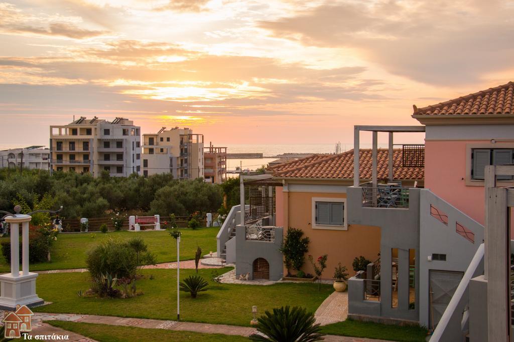 Ta Spitakia Tsarbopoulos Kyparissia Exterior photo