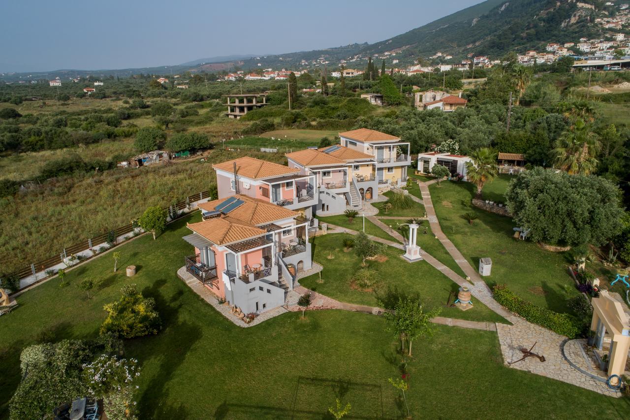 Ta Spitakia Tsarbopoulos Kyparissia Exterior photo