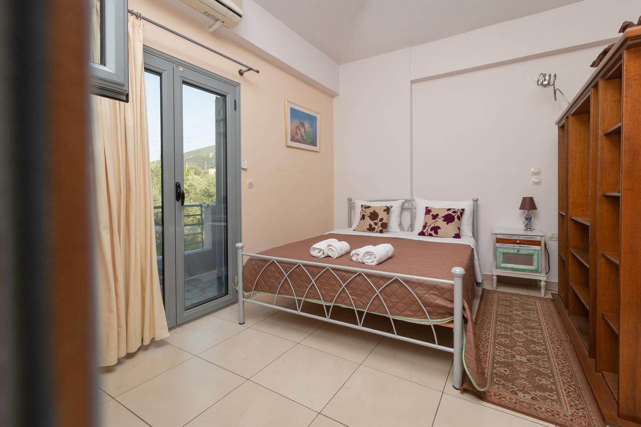 Ta Spitakia Tsarbopoulos Kyparissia Exterior photo